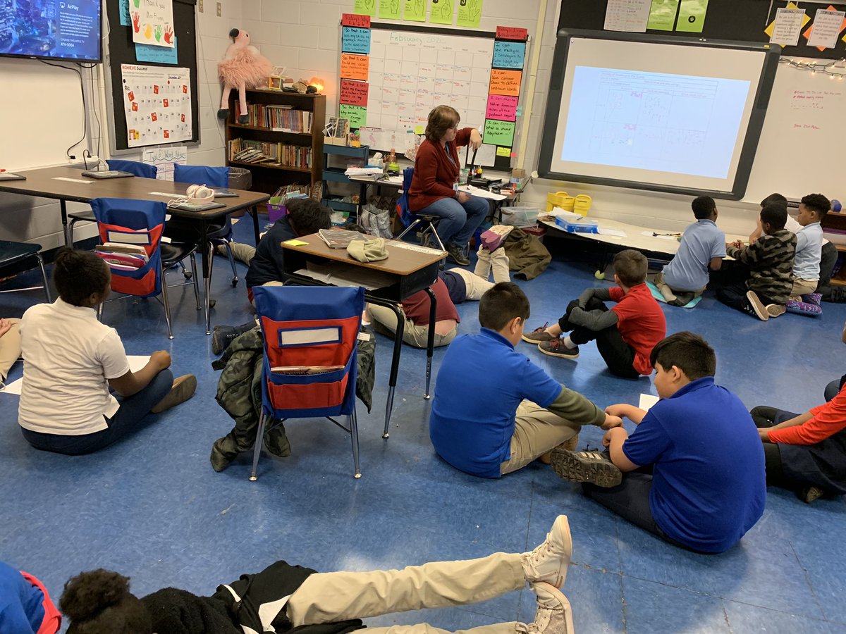 Ms. Ellis’ and Mrs. Flynn’s class learning to code Dash and Dot to solve 2 by 2 multiplication @PrinciPAL_HDES  <a href="/HDES_TF/">Tina Rutledge</a>