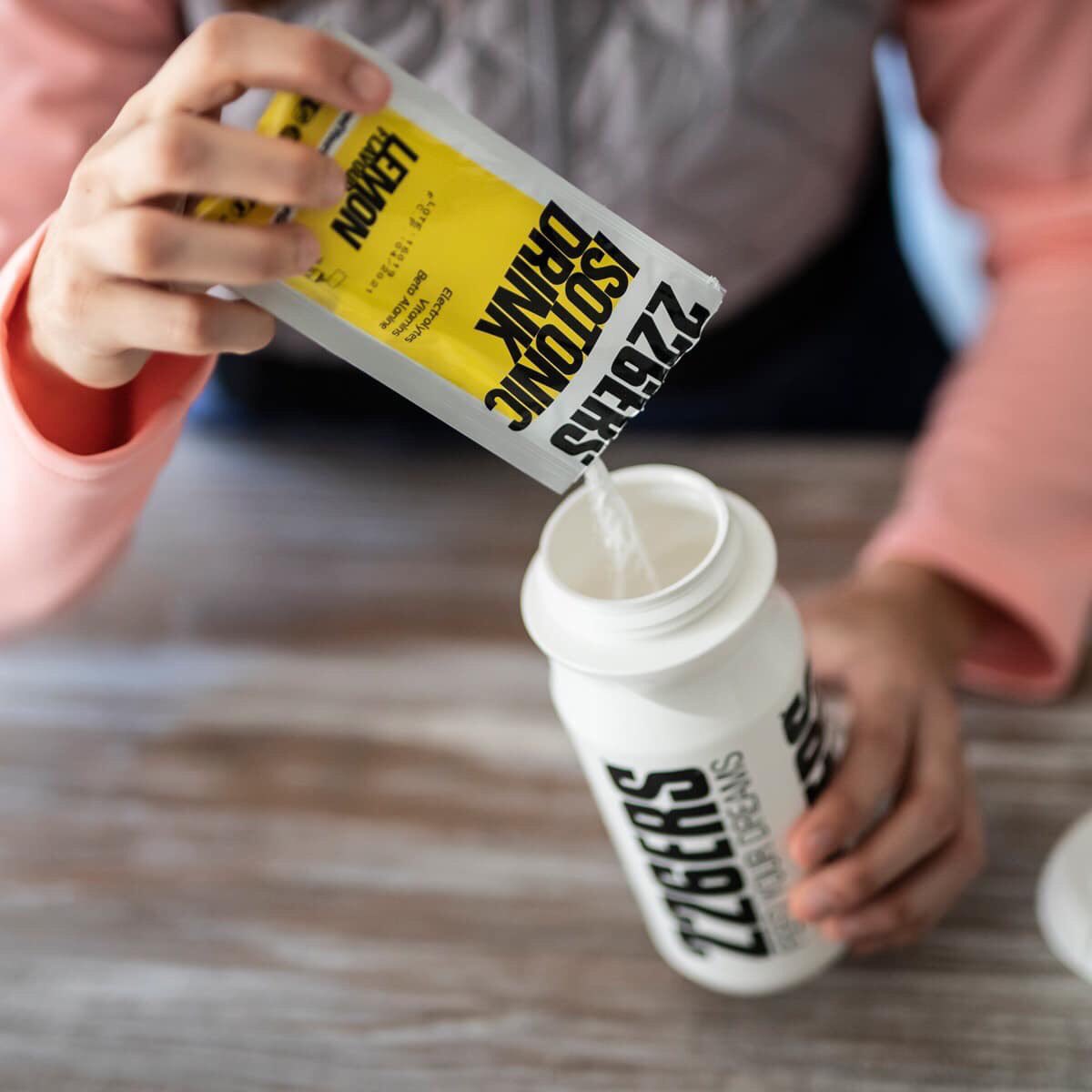 @226ers #disponible  
Recuerda hidratarte en las tiradas largas.Isotonic Drink te proporcionará carbohidratos, vitaminas,minerales y beta-alanina que te ayudará a equilibrar tus niveles de sales minerales durante y después de las sesiones inferiores a 90 minutos
<a href="/ActiveLanzarote/">Sands Beach Active</a>