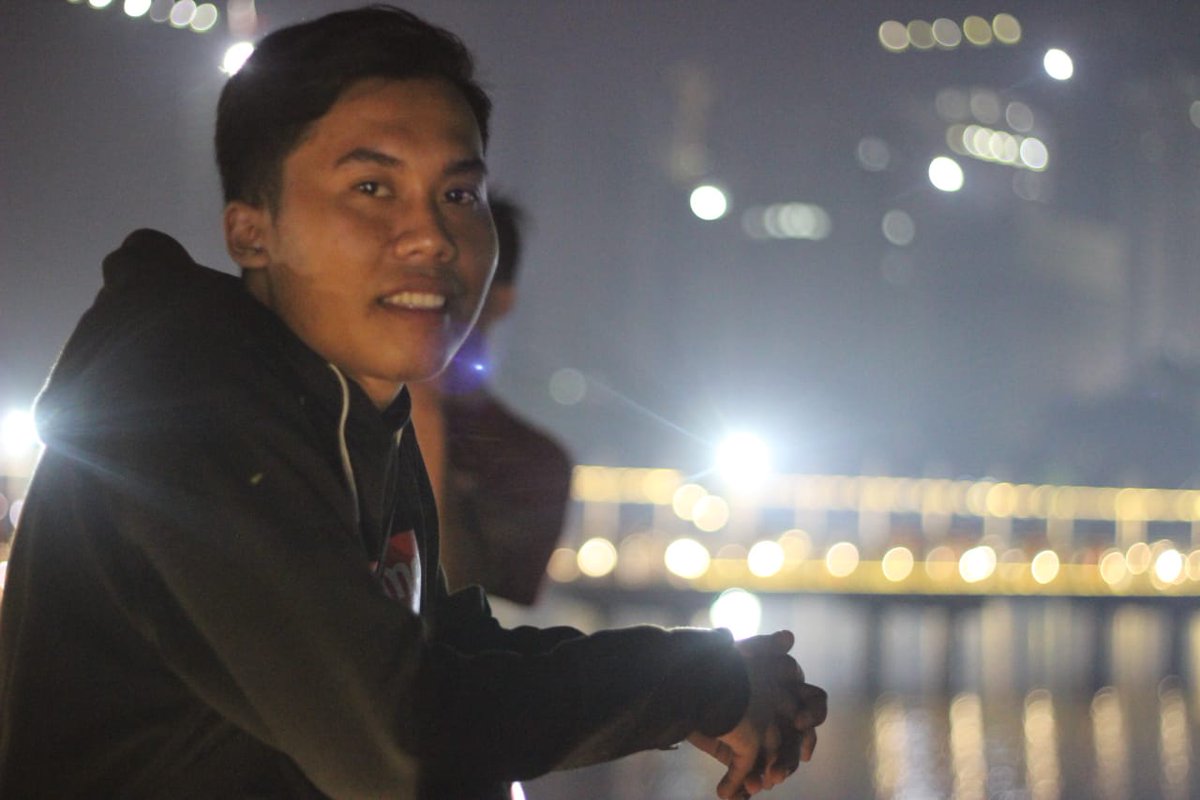 prayoga_lukas's tweet photo. #tersenyum https://t.co/3nlaEnpqGa