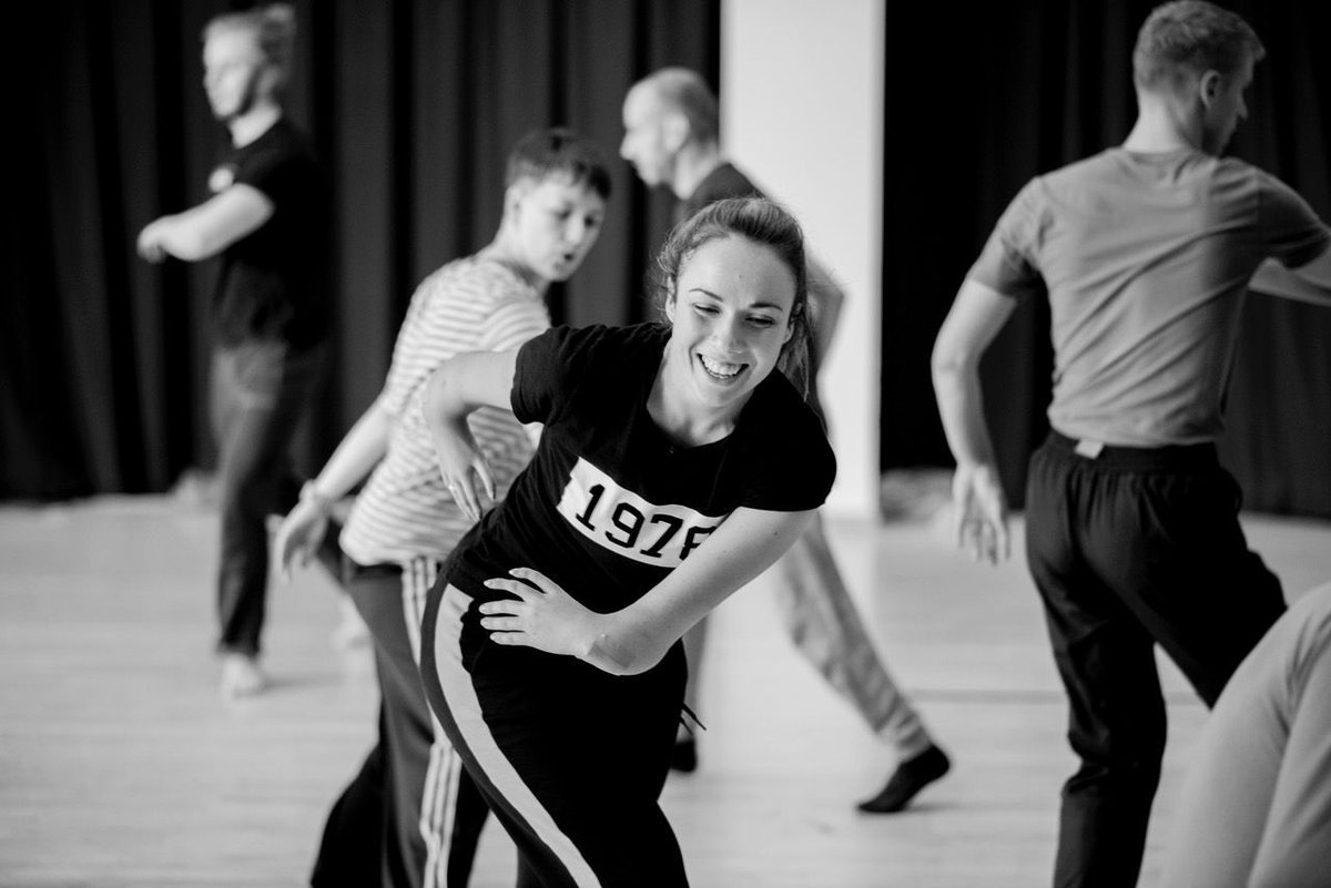 candocodance's tweet photo. Our weekly Adult Class runs 6:30-8 every Wednesday evening @ThePlaceLondon This week we welcomed Candoco's Creative Learning Producer @timcasson as a guest teacher alongside the wonderful @AnnieRoseG 
Book yourself in to discover something new each week!
https://t.co/QC6VInnB4N https://t.co/mYKN5YRaTI