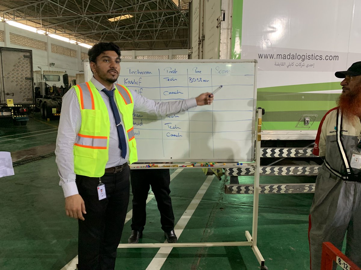 HinoSaudiArabia's tweet photo. The first in-house technical competition between the service team in TJT taking place in Jeddah branch.
Our aim is to make sure that our Service team can provide the optimum support to our customers by conducting professional express maintenance service
#hino #total_support #TJT https://t.co/hZy9VIyO02