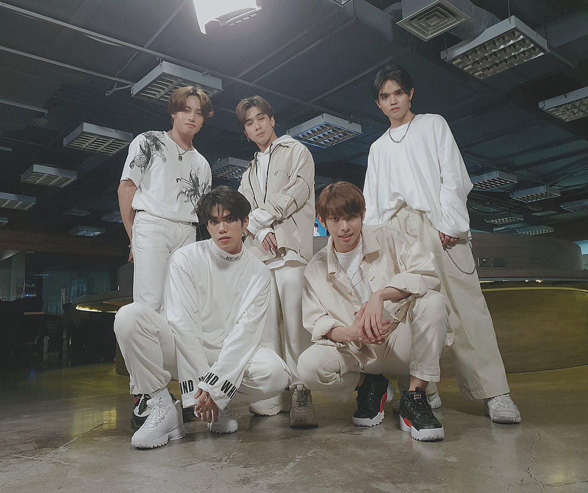 SB19Official's tweet photo. Thank you po Rappler for inviting us para sa inyong live video tonight! We are very honored to perform and tell our story through your platform. See you again! ☺

#SB19LiveOnRappler #SB19 #SB19_JUSTIN #SB19_SEJUN #SB19_STELL #SB19_KEN #SB19_JOSH https://t.co/llnR7uJZul