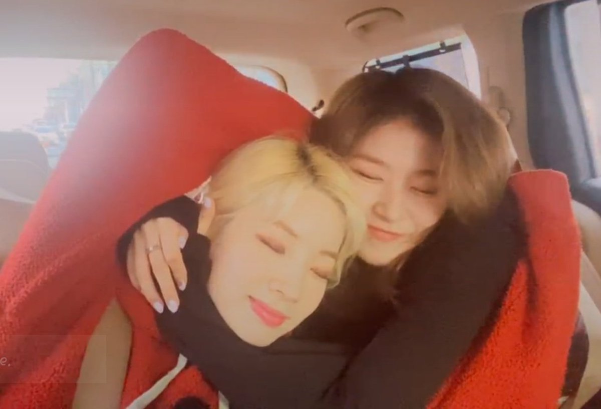 200220 (5)saida vlive which will forever have a special place in my heart ~♡ #SANA: "since the past, whenever we do vlive, there's a feeling where it's exclusively ours you know?" #DAHYUN: "i like doing vlive with unnie today."luv u both 