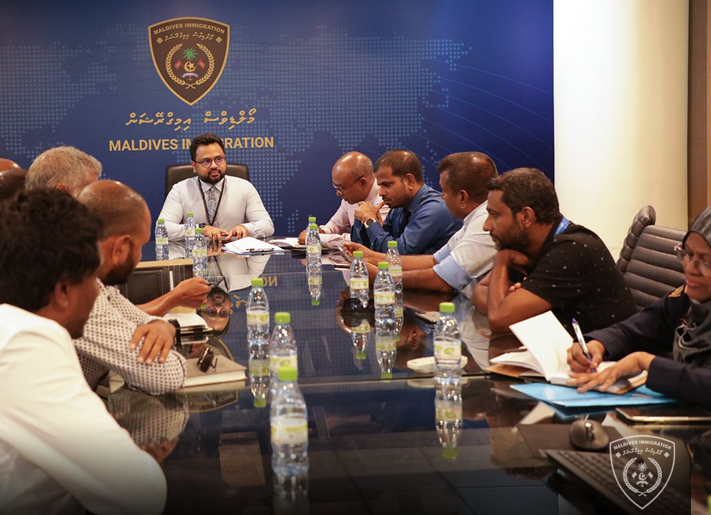 ImmigrationMV's tweet photo. CG @hanafymv met with major business stakeholders to discuss about Immigration service enhancement. 
As such, Work Visa will be approved within 24 hrs of application while passport will be returned in 48 hrs after issuing visa, effective from 23rd February 2020. 1/2 https://t.co/zYDkmgZuWA