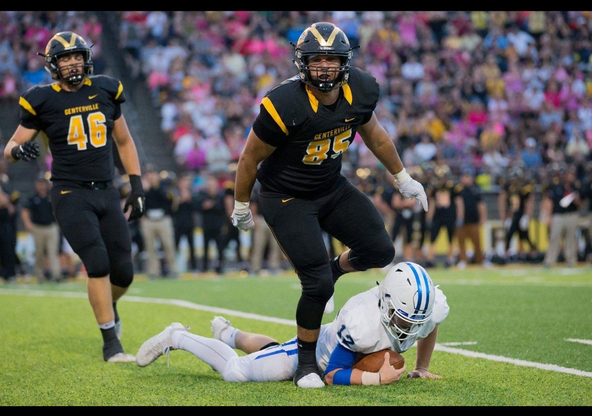 Coachreid20's tweet photo. Happy Cakeday @jevon220 🎂!!! I'm so proud of the young man you've become. https://t.co/VrXHM9O3LO
