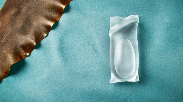 mindfulandgood's tweet photo. We're digging this edible and #compostable #packaging made from seaweed and plant extracts that quickly biodegrade from @notpla and look forward to seeing all of its uses https://t.co/Il2BR0oSB0
#sustainabledesign #sustainablepackaging #biodegradable #designforreuse #zerowaste https://t.co/9Ap002ptDm