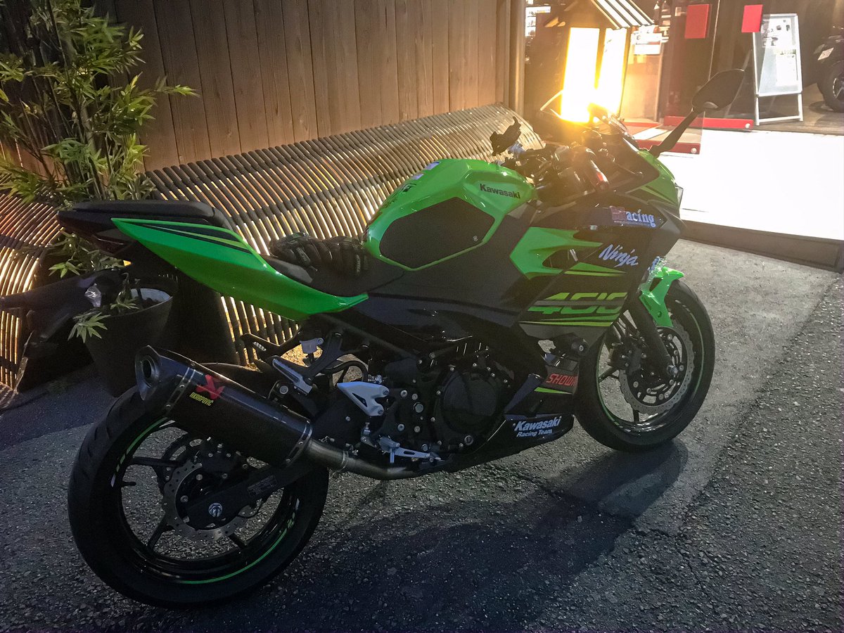 zx10rSHOTA's tweet image. テックスペックを貼りましたので、試走をしてきましたので感想を。

・装着時に何回か貼り直しが可能
・ゴムなので痛くない
・ブレーキ時+跳ねた時にズレない
・面積が大きいのでどのポジションでもグリップする

#テックスペック 
#techspec 
#ninja400 
#ninja250
#バイク乗りとつながりたい