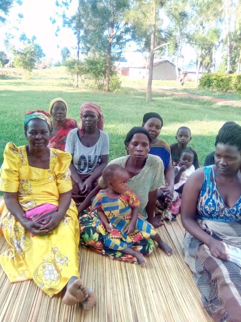 AgrisanU's tweet photo. Together we can 💪🏿 AgriSan women meet to share ideas on how to empower each other and also select their leaders. Next alert post: Newly selected leaders.

#womenempowermentinpallisa

#womenempowermentinuganda

#womenempowermentinafrica https://t.co/U3fUZ0FWzx