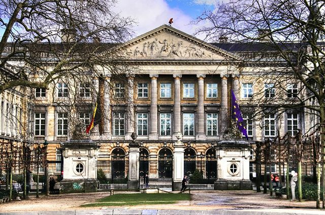 Bart_Wielinski's tweet photo. 🇩🇪🌳🏛🌳 The #PalaisdelaNation in #Brussels, the seat of the #belgian federal #parliament
'
#Belgium #architecture #city #history #building #city #nature #colours #citylife #streetlife #citylife #city #nightshot
#travel #instatravel #instalike #instafol… https://t.co/ikpvz2HmGA https://t.co/uzUrKpAzWA