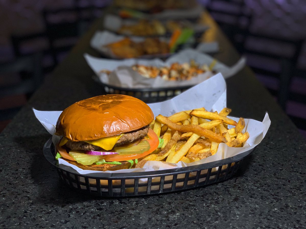 GrooveHouseSATX's tweet photo. Some of the best burgers in SA! @GrooveHouseSATX 🍔 https://t.co/OwPMfJPWRo