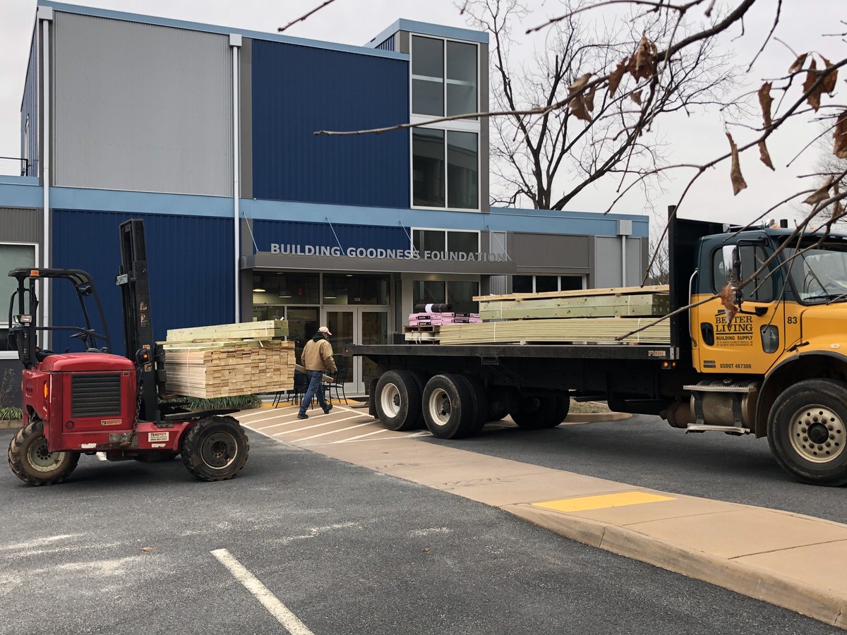 BGFCville's tweet photo. HAPPENING NOW! @betterlivingvirginia delivering material for @wildrockva shed building this weekend. Interested in pitching in? Visit https://t.co/dtSaisnfiZ to learn more. https://t.co/uRzjkYMKvD