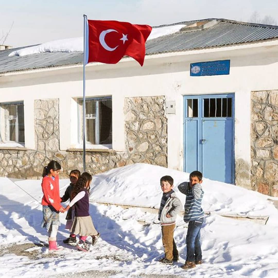 kalplerdeiz's tweet photo. Erciyes Üniversitesi öğrencileri olarak başlattığımız kitap kampanyasında sizde yanımızda olun, hep birlikte kütüphane kuralım 🍀 📚 Köy okulu kütüphanesinde sizinde bir kitabınız olsun 🍀 📚 #MilletKütüphanesi https://t.co/RiGrXmZsiB