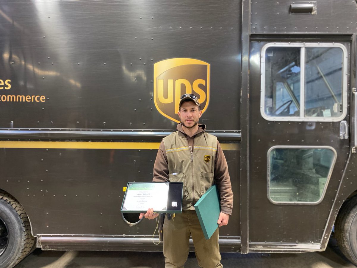 Jenmoore2018's tweet photo. 👏Big shout out to Jimmy Walker in the Dubois Center 4 Years Safe Driving🚚🎉Thank You Jimmy #SafetyFirst #ExperienceUPS #UPS #TogetherWeAreUps #LiveSafelyStart2Finish👊 https://t.co/yAhPXnpmSw