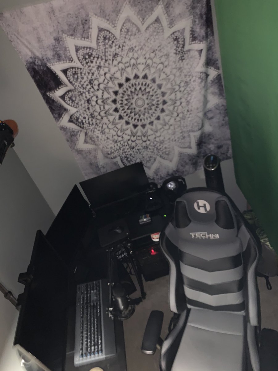SKATEric_'s tweet photo. Here all day @PUBG I Slayyyy
*Going Live @WatchMixer Alert*
https://t.co/j2XHkIeGhN
#WatchMixer #MixerRetweet #MixerStreamers #HawaiianShirt #ChicagoStreamers #Xbox #technisportusa #logitech #astros https://t.co/F7m7vDbyZn