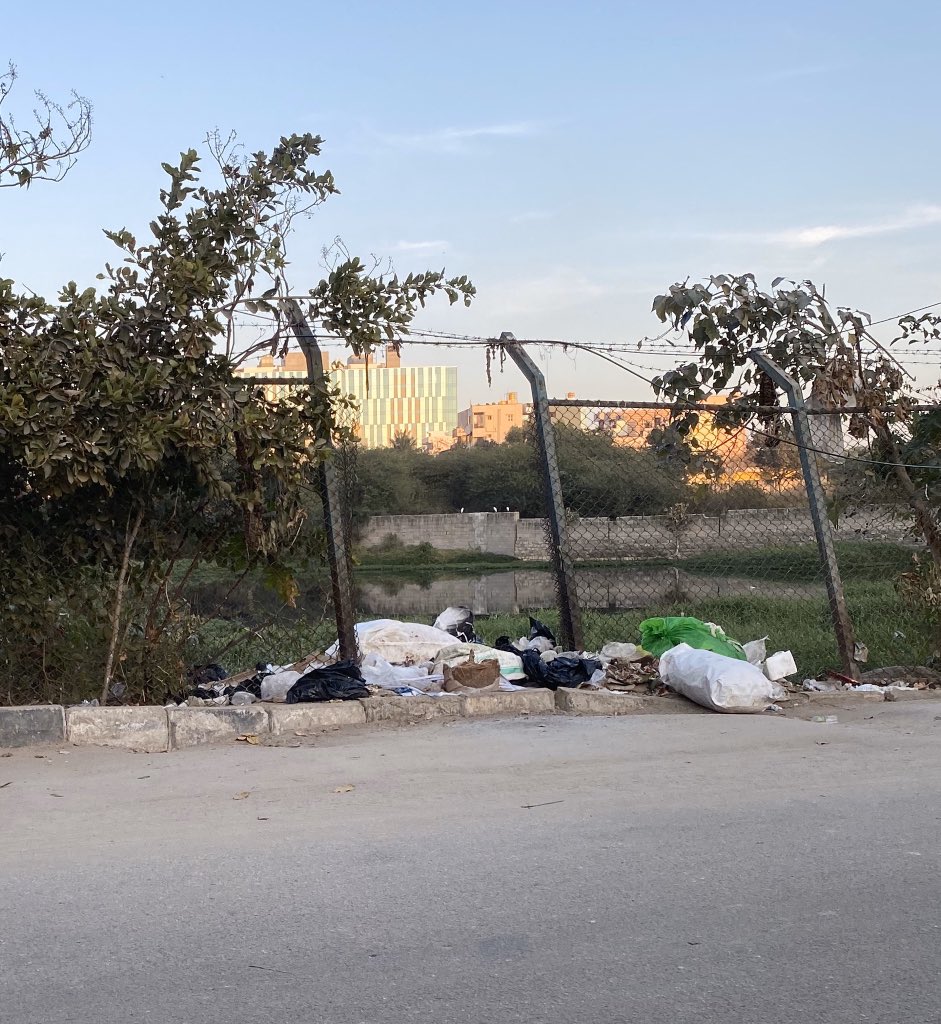 SRupanagunta's tweet photo. @BBMPCOMM @ArvindLBJP @WFRising @BBMPSWMSplComm Sir, this is the state of Yeklaghatta lake in Garudachar palya. Fence is broken and garbage is being dumped in lake. This lake is on the list for revival but when? Filled with Raw sewage, garbage. Please act before it’s late! https://t.co/I32P93b4db