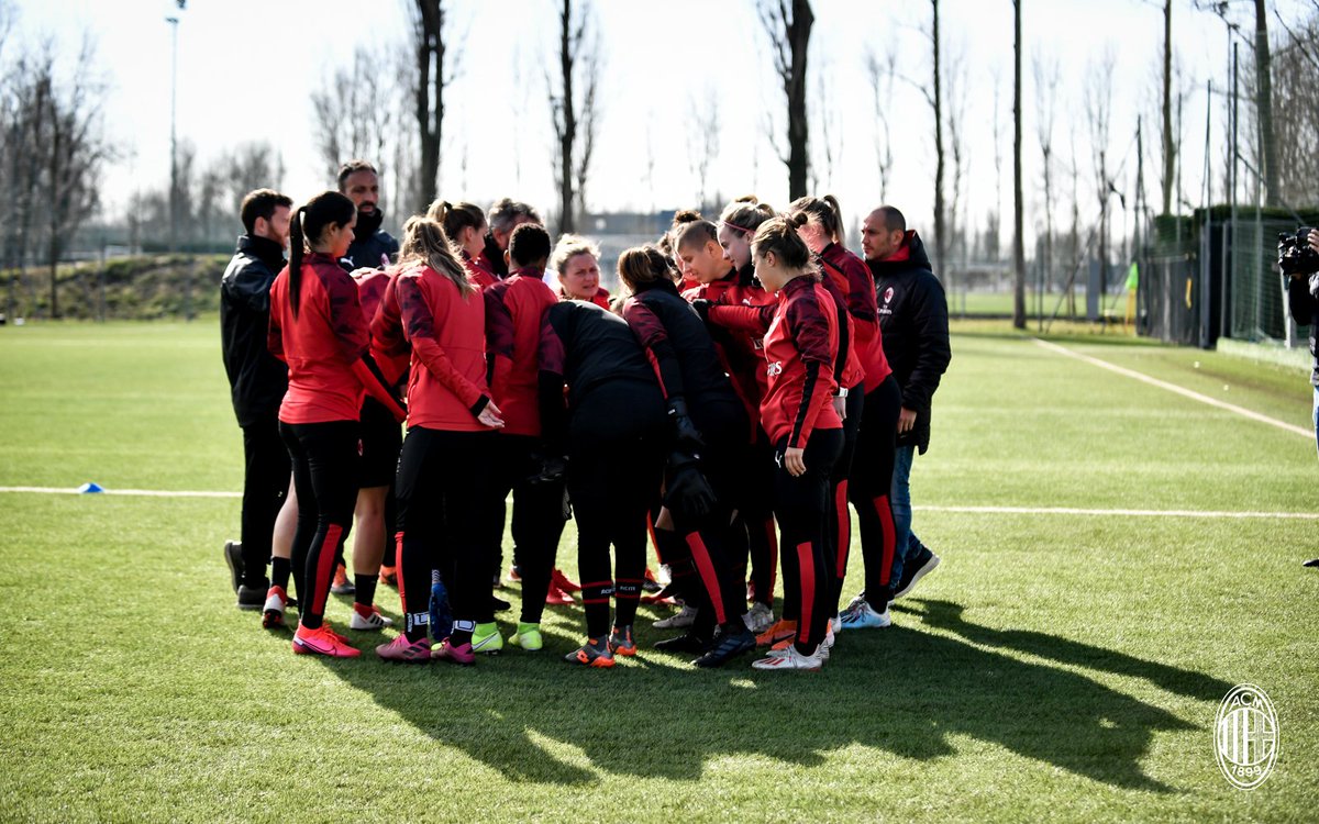 Preparing for Sunday's big match against Fiorentina 💪🏻
Rossonere concentrate verso il big match del Brianteo 💪🏻
#FollowTheRossonere #SempreMilan