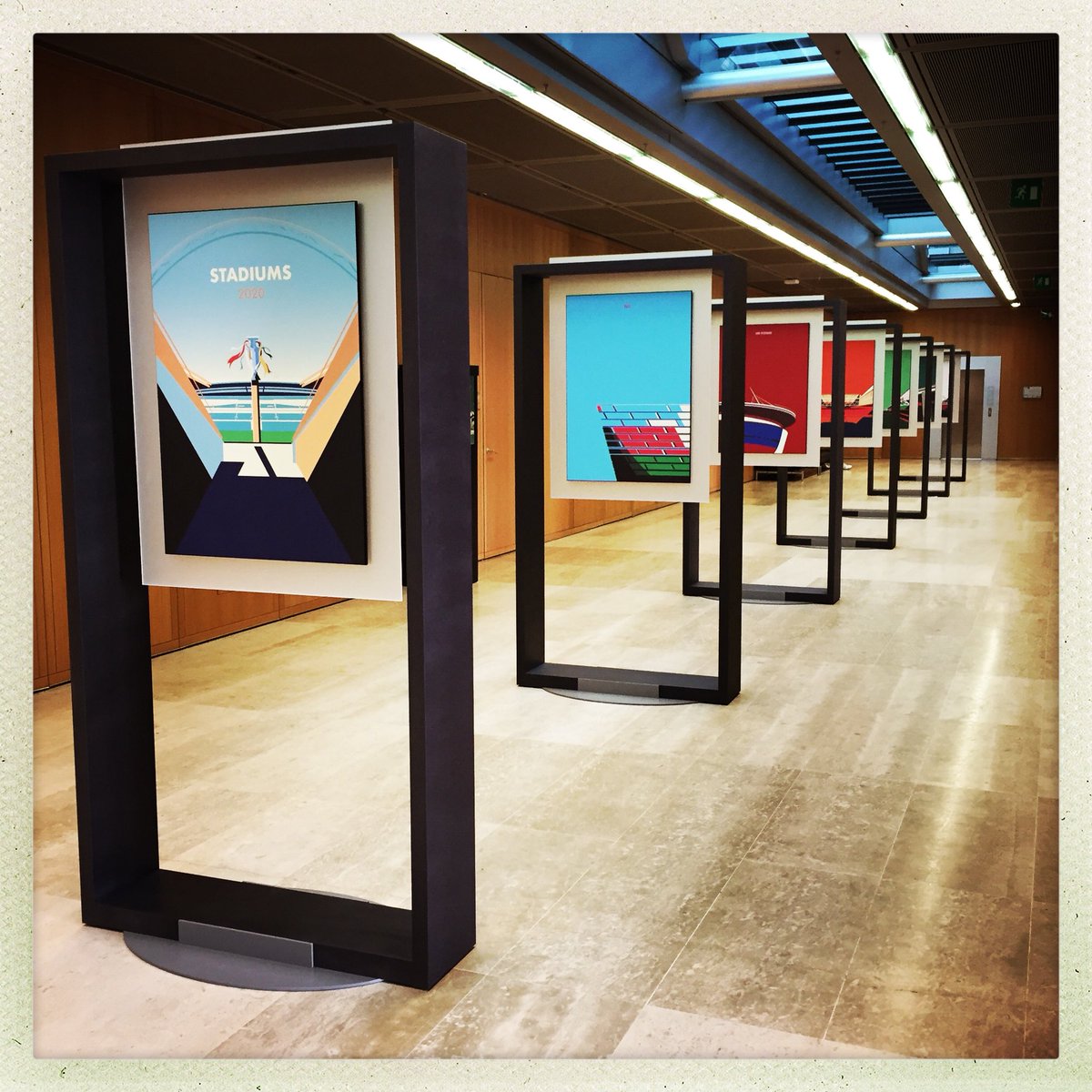 GATE11_co's tweet photo. Plus de t-shirts mais toujours des belles collabs artsport chez Gate11. Merci @UEFA et @marcusmarritt pour ce beau projet autour des stades de l’@EURO2020FR ! Une exposition au HQ UEFA... on peut difficilement rêver mieux 👌🏼😍. https://t.co/ybih2x2veY