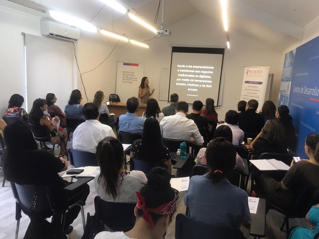 Mujeres_Chile's tweet image. En estos momentos sala de capacitación llena en la charla “Lanza tu idea de negocios sin saber nade de programación” junto a @Sercotec_Chile y a @ximeonline_  gracias por la convocatoria y a seguir trabajando por el emprendimiento #digitalizate #nocode #sinprogramar
