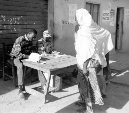 LASRABofficial's tweet photo. Today in history:

#OTD Saturday February 20, 1999, Nigeria National Assembly elections held. People's Democratic Party (PDP) All People's Party (APP) Alliance for Democracy (AD) vied for 469 seats.

360 members for the House of Representatives &amp; 109 for senators.
📸 @USAIDAfrica https://t.co/CWGCZDscgA
