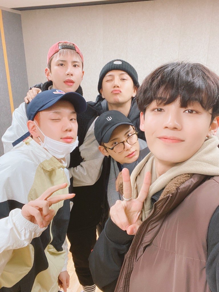 dodonghun's tweet photo. We're always here for you 💙
#MessagACES I #CallintoACE I #LovingACEForever I #ProtectACE I @official_ACE7 https://t.co/rEvUm5Zrh4