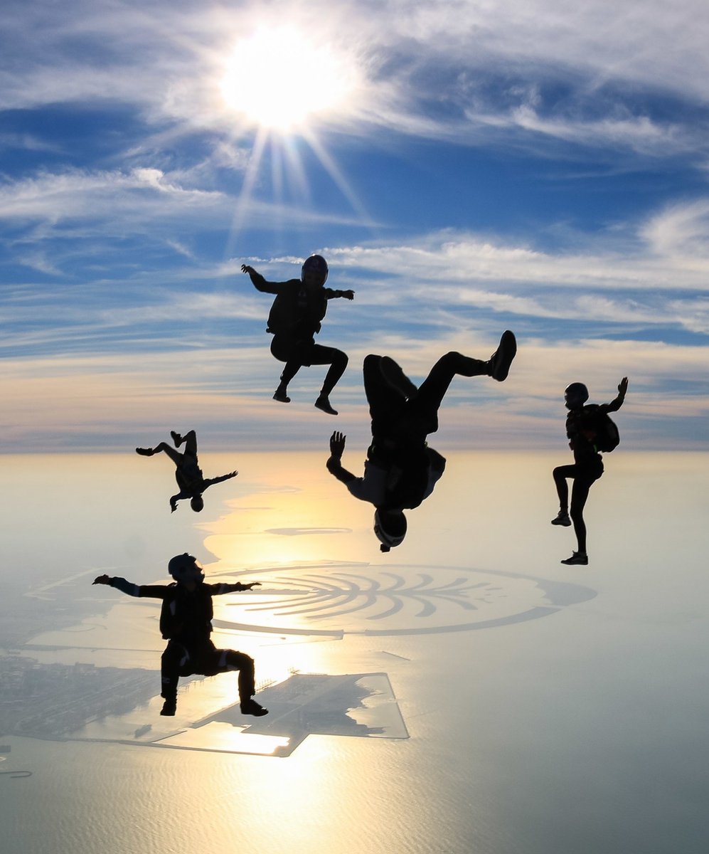 skydivedubai's tweet photo. Because life is beautiful. ❤️
#AfterWork #StaffLoad #SunsetJump #SkydiveDubai
📸Lorra Syphex https://t.co/O3Zi8kD6Kl