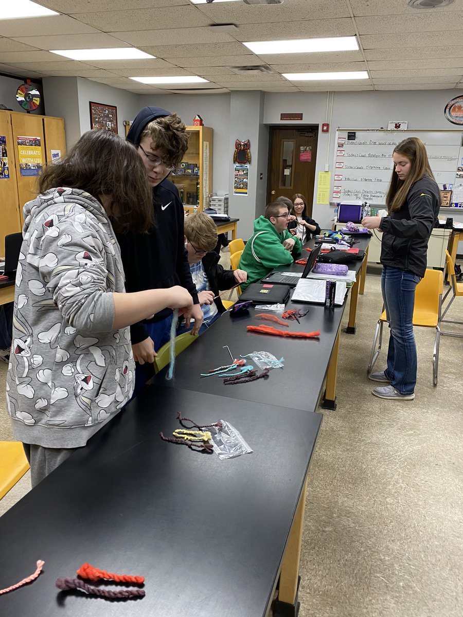 CP_FFA's tweet photo. #IntrotoAg spun their wool 1st period! https://t.co/aqPf48ANGk