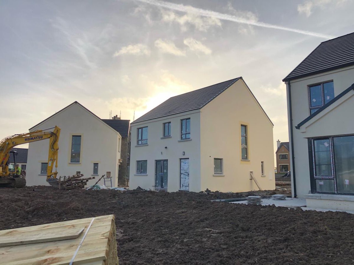 House completed recently on our Lotus Homes project in Armagh ☀️ 

External Render - Kilwaughter Minerals Ltd K Rend K1 - Spray Polar White / Spray Arran

info@wall-tech.co.uk
wall-tech.co.uk

 #plastering #drylining #krend  #construction #architecture  #colouredrender