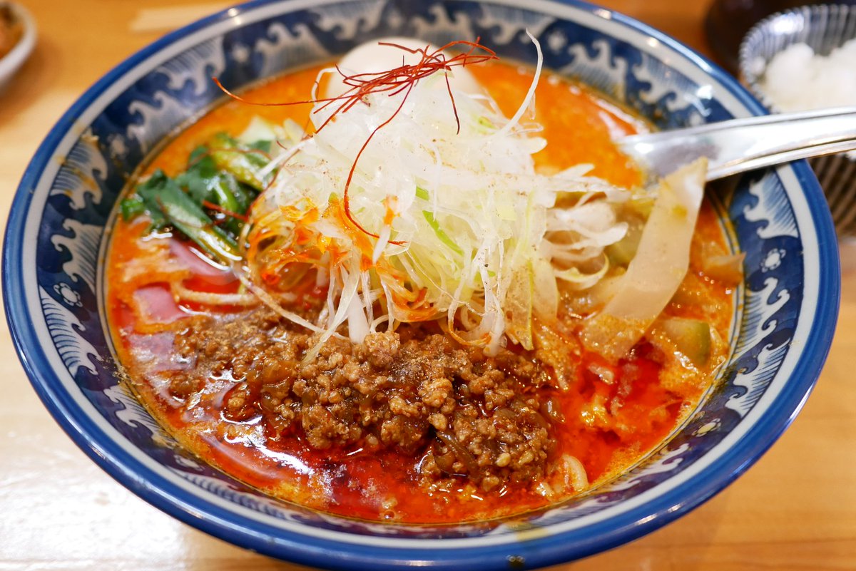 むら ラーメンsorenari ソレナリ 錦糸町 期間限定 白と黒の担々麺 味玉 めっちゃ美味かった 自家製のラー油は見た目ほど辛くなかった 黒胡麻ペースト入れるとまろやかになって 辛いのが苦手な俺でも普通にいけるw 辛いのが好きな人は黒胡麻なし むら ラーメンsorenari ソレナリ 錦糸町 期間限定 白と黒の担々麺 味玉 めっちゃ美味かった 自家製のラー油は見た目ほど辛くなかった 黒胡麻ペースト入れるとまろやかになって 辛いのが苦手な俺でも普通にいけるw 辛いのが好きな人は黒胡麻なし