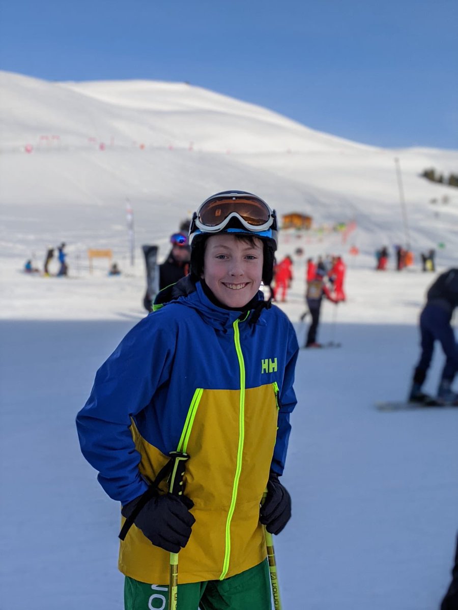 MissLGCole's tweet photo. Ready for skiing. Beautiful day on the slopes - clear blue sky, and fresh snow on the piste @LatymerUpper #skitrip2020 https://t.co/duBzBDQ6LM