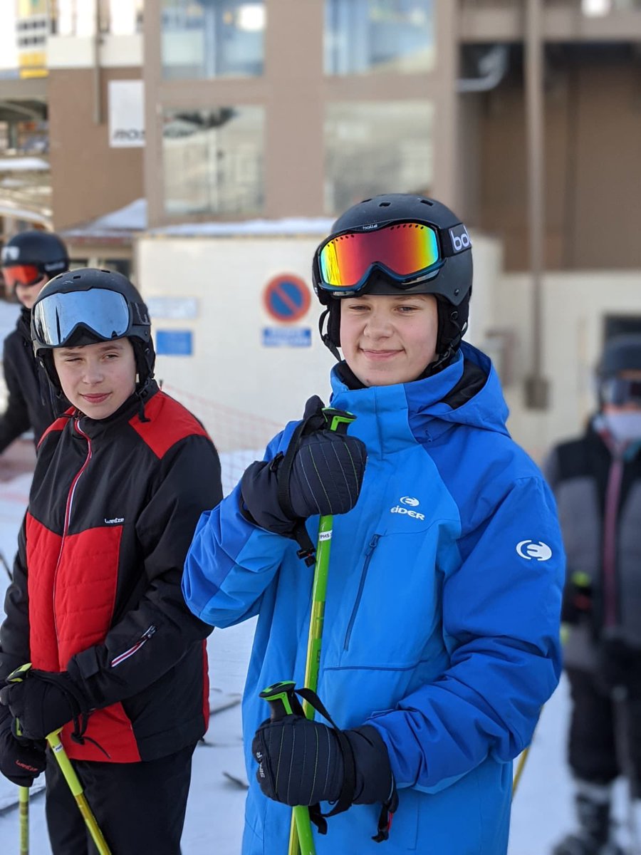 MissLGCole's tweet photo. Ready for skiing. Beautiful day on the slopes - clear blue sky, and fresh snow on the piste @LatymerUpper #skitrip2020 https://t.co/duBzBDQ6LM