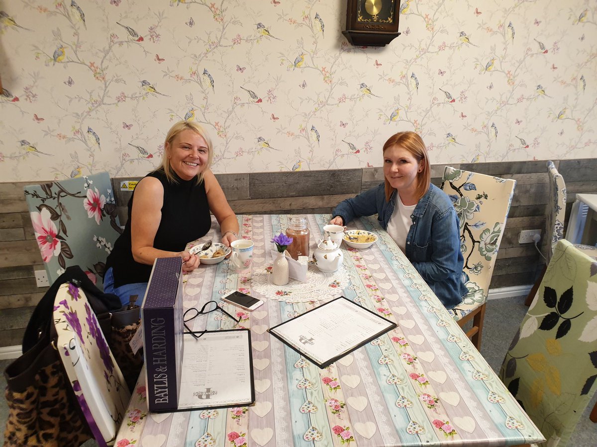 patsyjoes's tweet photo. Two beauts in for lunch ❤❤ https://t.co/gbUqNhjmmt