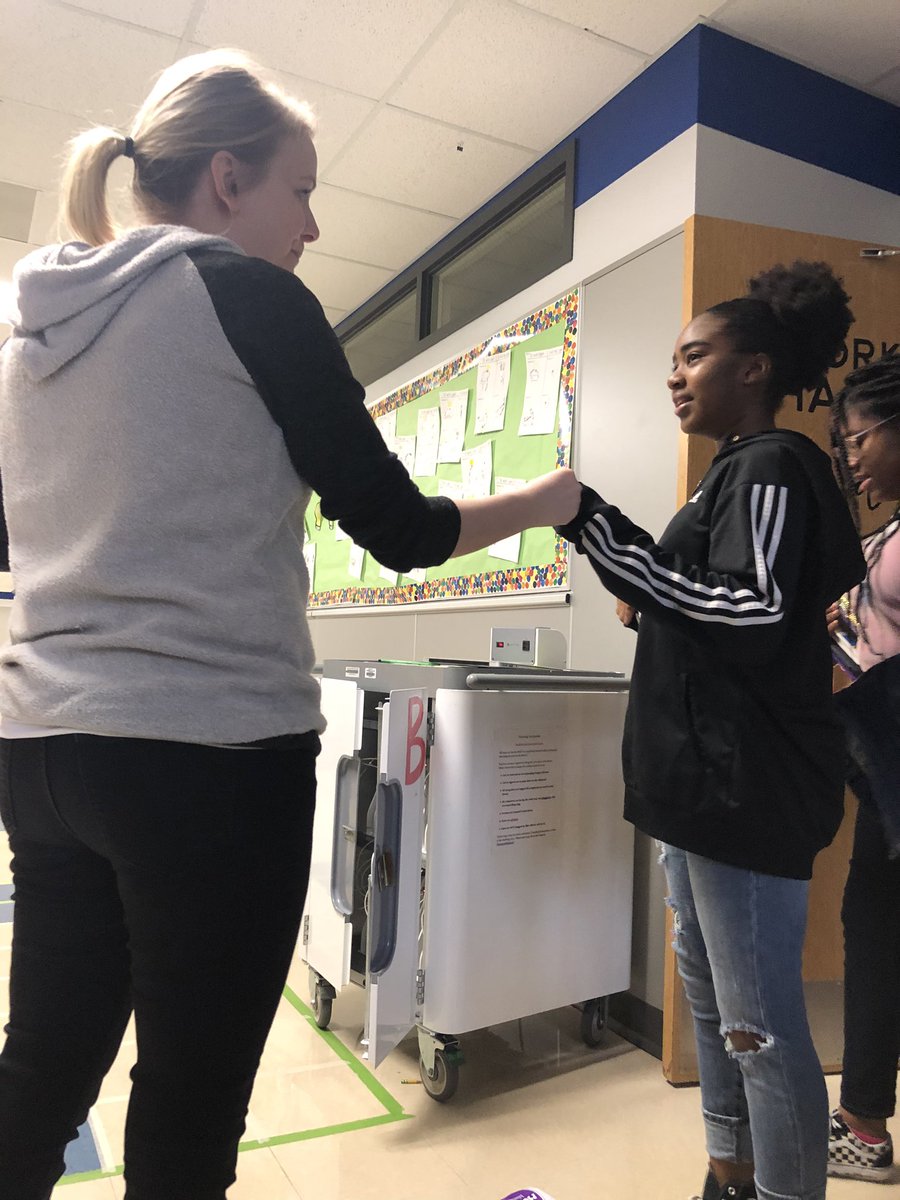 65loris65's tweet photo. Love the morning energy in 5th grade! @IndianCreekES #letsgetthisdaystarted #proudprincipal #FalconPride https://t.co/m9rkXtGr3R