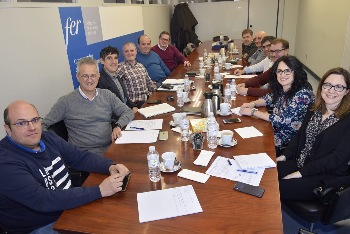 AIER_Rioja's tweet photo. Reunión de amigos y compañeros, intercambiando impresiones para potenciar a los instaladores @aennavarra, @Instagi @EmpreSEA instalad, #AEIEB https://t.co/C4181DUDhS