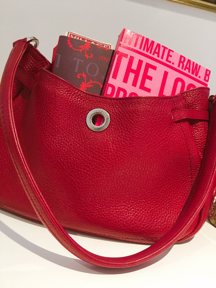 lostpropsoflove's tweet photo. ‘Anna Karenina carries not a bundle, but a handbag - a handbag that gets in her way.’ 

#lostpropertiesoflove #sophieratcliffe #ThursdayThoughts #handbags #books https://t.co/Q8GXLEBqy1