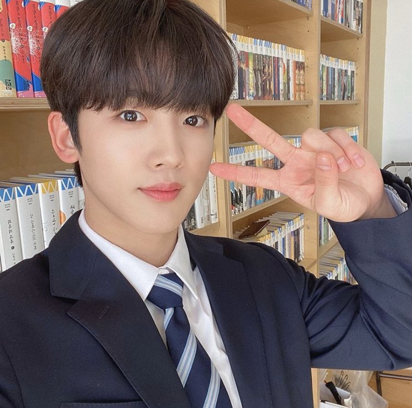WEi_INTL's tweet photo. 200220 #KIMYOHAN instagram update: V✌🏻 https://t.co/dofw676xWK
