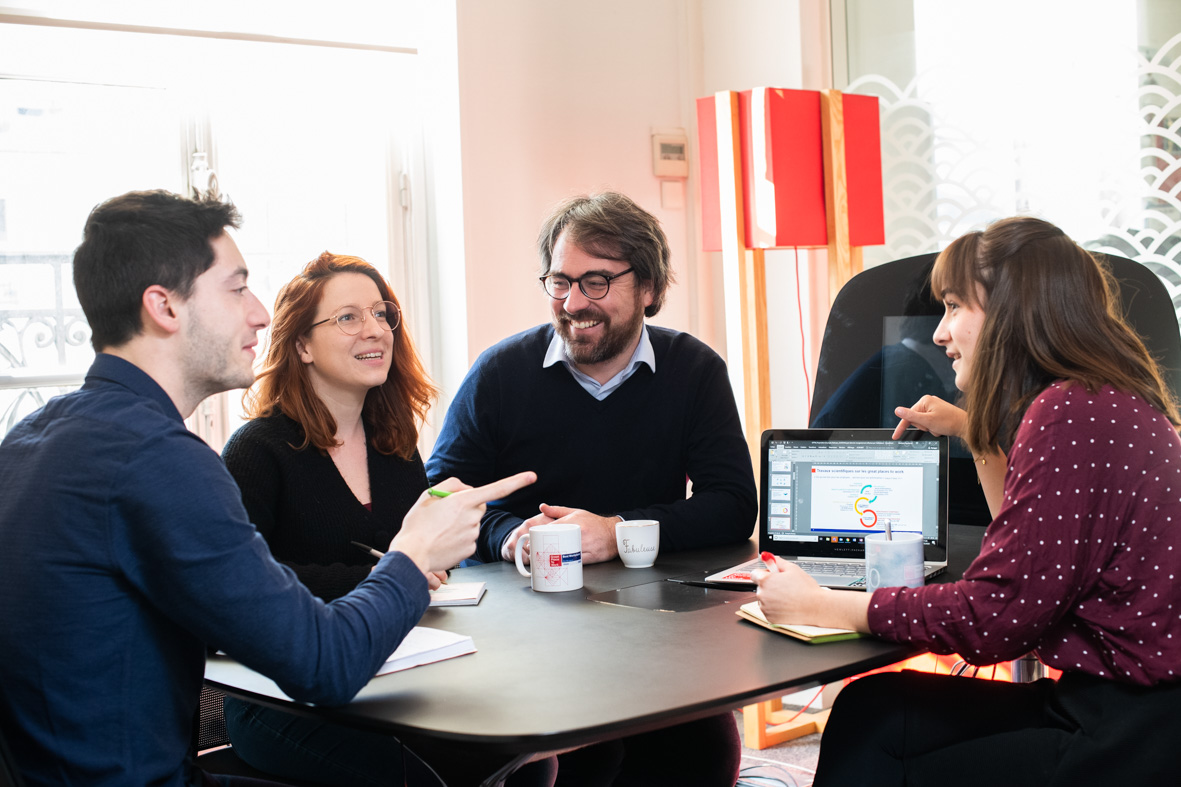 GPTW_FRANCE's tweet photo. Au-delà de la #performance, évaluer le #potentiel des collaborateurs: l'analyse de @JullienBrezun, pour qui il faut "prendre appui sur la culture du chiffre pour finalement la dépasser et recréer de la #confiance dans les équipes" ➡️ https://t.co/EQlU99rOMu #InnovationManagériale https://t.co/KpkjxJH0ol