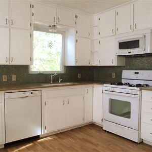 MaddoxMgmt's tweet photo. Featured in @SuCasaMagazine, this delightful Nob Hill apartment features hardwood floors and custom mosaic tiling throughout the house. Cute adjuncts in this apartment add some unique flair, like French doors and a xeriscaped yard. #ForLease 

https://t.co/NDPf0WufG3 https://t.co/Ia5iia6f2U