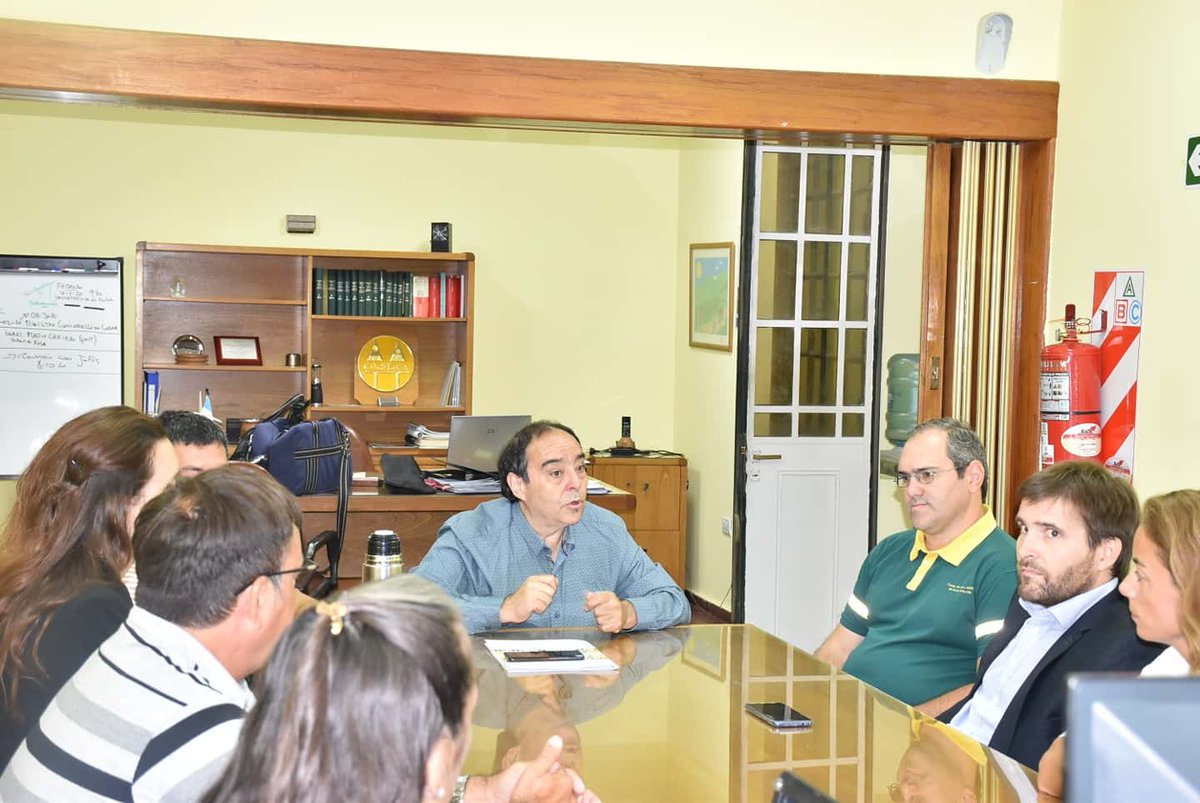MinisterioCyM's tweet photo. Visitamos las Cooperativas de #GeneralAcha y #Doblas
En #CoSeGA dialogamos sobre la posibilidad de incorporar TV por cable.
En #CoSeDo hablamos sobre el tendido de fibra óptica para la localidad.
@GobiernodeLaPampa
#LaPampaConectada https://t.co/h7Gv8Xc9yI