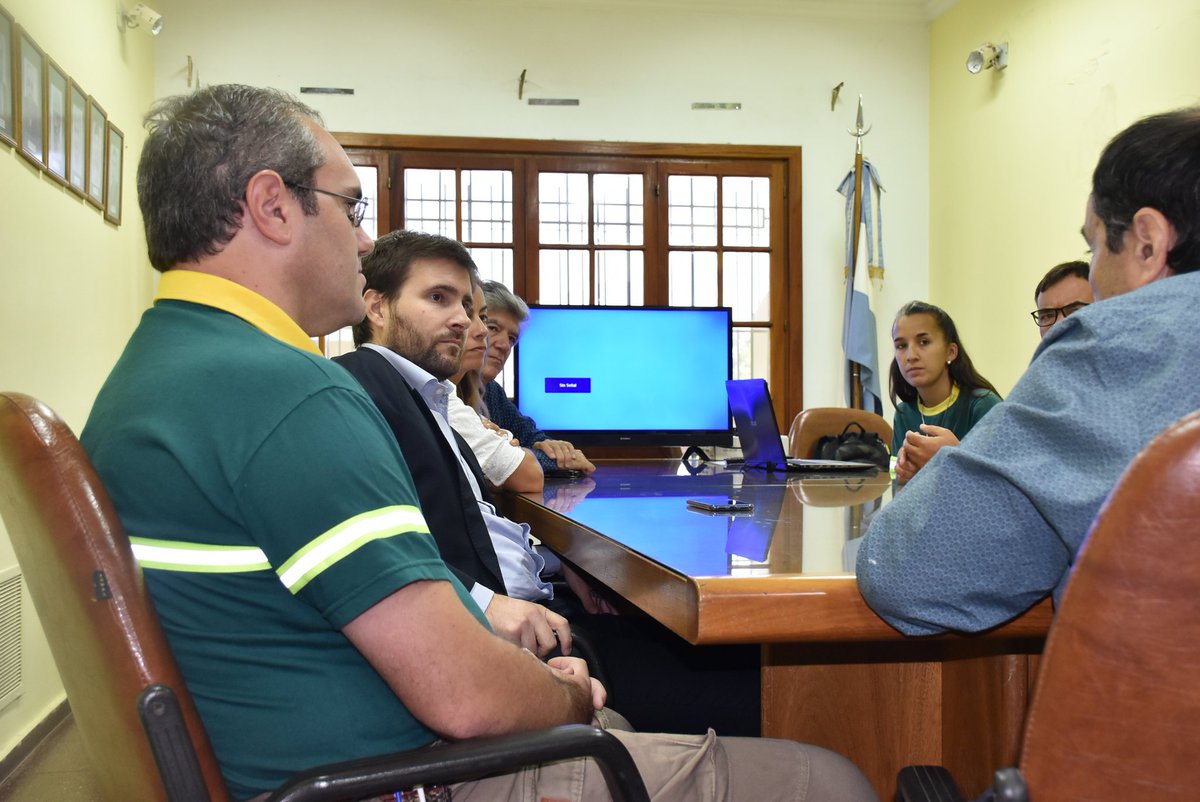 MinisterioCyM's tweet photo. Visitamos las Cooperativas de #GeneralAcha y #Doblas
En #CoSeGA dialogamos sobre la posibilidad de incorporar TV por cable.
En #CoSeDo hablamos sobre el tendido de fibra óptica para la localidad.
@GobiernodeLaPampa
#LaPampaConectada https://t.co/h7Gv8Xc9yI