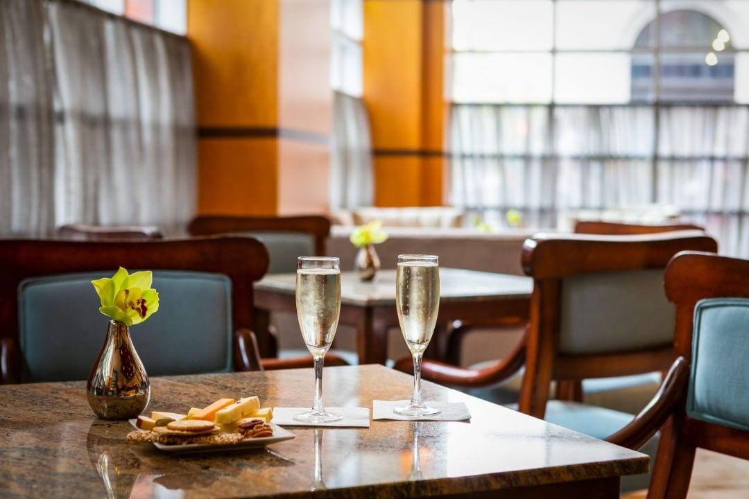 HotelGiraffe's tweet photo. “Everything was first rate. From the room itself to the lux bedding &amp; the prompt &amp; efficient room service. The front desk staff answered all my questions &amp; needs. Both the continental breakfast &amp; evening reception were a very nice surprise. I will return.” @tripadvisor - Hietpas https://t.co/ZVbUAUYghO