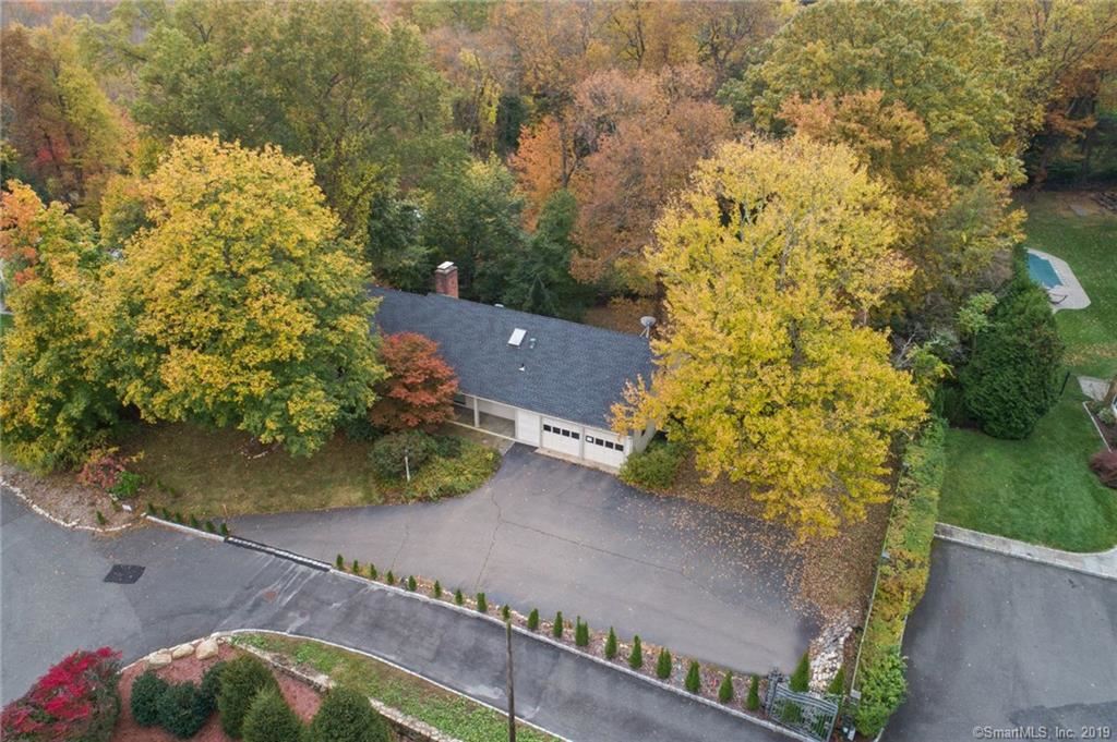 SilverPineRE's tweet photo. Country style Ranch residence sited beautifully on over an acre of land in charming Westport, CT.   Enjoy a high quality of life due to the commitment to conserve the natural resources, education, preserve traditions &amp; support community events🏡
#westportct #coutnryliving https://t.co/R71gNtx31v