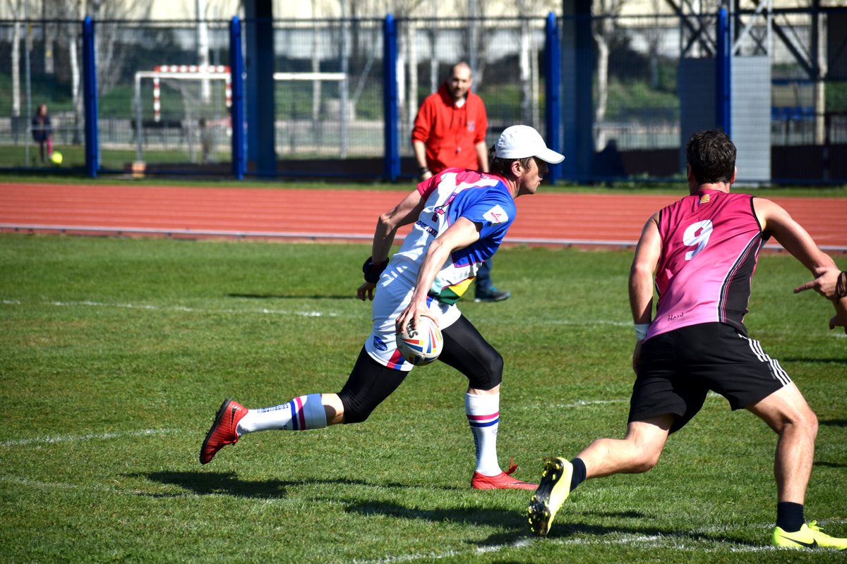 VallecasRU's tweet photo. Fotos de Álvaro Fernández de los partidos que tuvieron lugar el pasado fin de semana por el curso de árbitros de #RugbyTouch que organizó el #VallecasRugbyUnión. Muchas gracias a todos los equipos participantes @Sanroquerugby @Chami_Rugby @PakaruTouch y @RugbyAlcorcon #Orgullo https://t.co/PcLGTEeImY