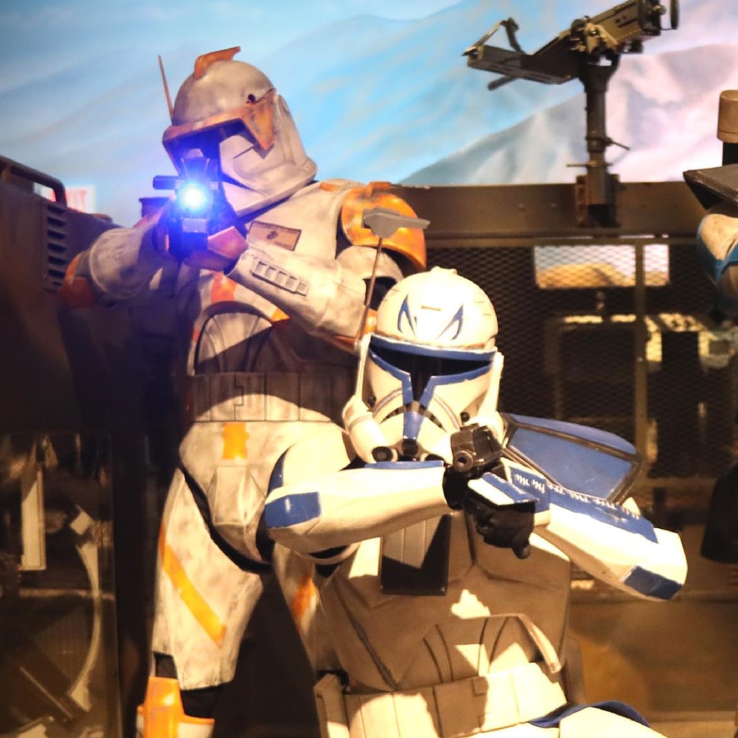 Jace_Mereel's tweet photo. Can't believe I get to see these boys in action again. Hug your clone, we're gonna need it! 😭 💛💙 ☀️🦖

#starwars #clones #clonetrooper #captainrex #LadyRex #trooper #commandercody #cody #order66 #clonewarssaved #marines #armor #cosplay #badbatch #notready https://t.co/xb7ggaCpoz