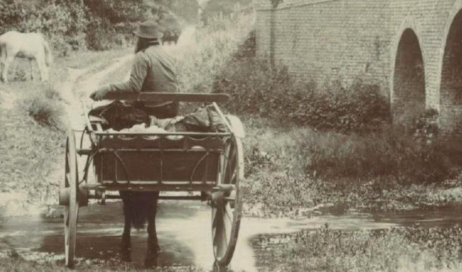 HeritageDevUK's tweet photo. 𝐇𝐈𝐒𝐓𝐎𝐑𝐘 𝐎𝐅 𝐊𝐄𝐍𝐓𝐅𝐎𝐑𝐃
Kentford gets its name from the original river crossing of the Ford over River Kennett. This was also the site of the Kentford ‘Pack Horse Bridge’, similar to the one at Moulton. 1/3 #RegalMeadows #Kentford #HeritageDevelopments https://t.co/adWKVXxCvp