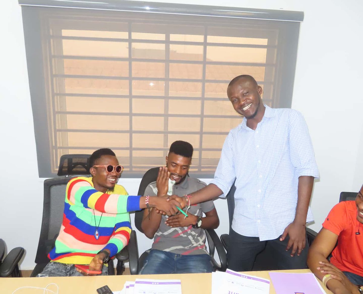 teeflatch's tweet photo. At FCMB Yaba, Ondo Branch today as promised.
Opening our accounts and identifying with @MyFCMB for their kind gesture towards Dele, the little girl that was found using the FCMB ATM gallery light to do her homework at night some weeks ago in Ondo.

#FCMBOndo #DeleDetermination https://t.co/Yi1ULXpsRy