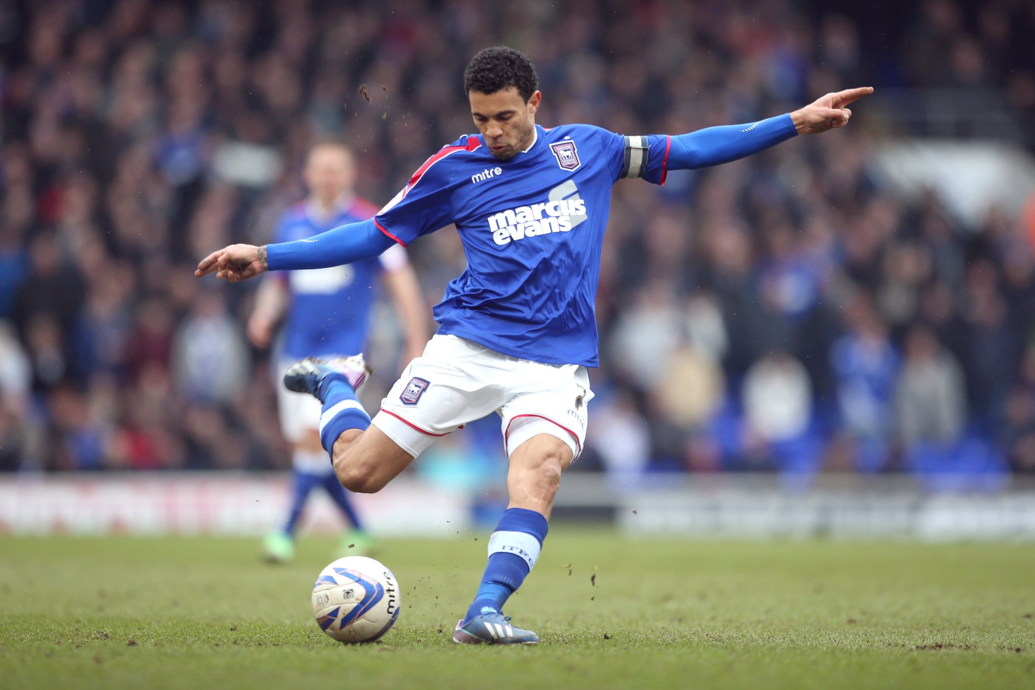  Happy 42nd birthday Carlos Edwards 191 games & 10 goals   