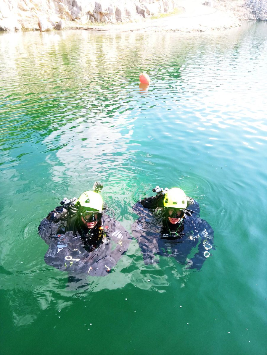 UMEgob's tweet photo. Los Equipos de Buceo🥽 #EBUME #BIEM2 y #BIEM3 han realizado en el pantano de Tous inmersiones con la finalidad de coordinar y unificar procedimientos mediante trabajos de reconocimiento de zonas de obras sumergidas, reflote de vehículos y prueba de nuevas embarcaciones 🚤rígidas https://t.co/jfqdPjZJ4k