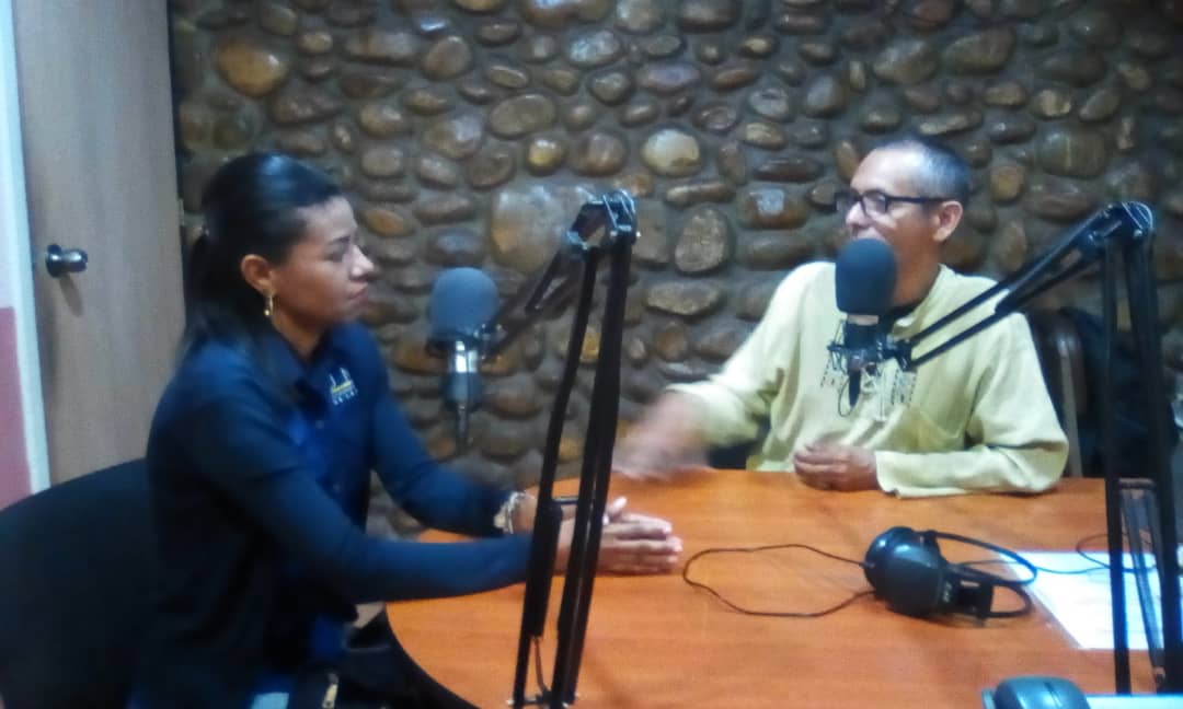 dircefounesbnas's tweet photo. #FelizJueves #VenezuelaPotenciaPetrolera @NestorLReverol @gralcacioppo @lafuerzadchavez @jbarrios_cpeb @unes_barinas En Programa Unes Contigo Se Converso Sobre El Diplomado de Investigacion Penal y Criminalistica en la Funcion Militar. https://t.co/KE1fG5K4qI