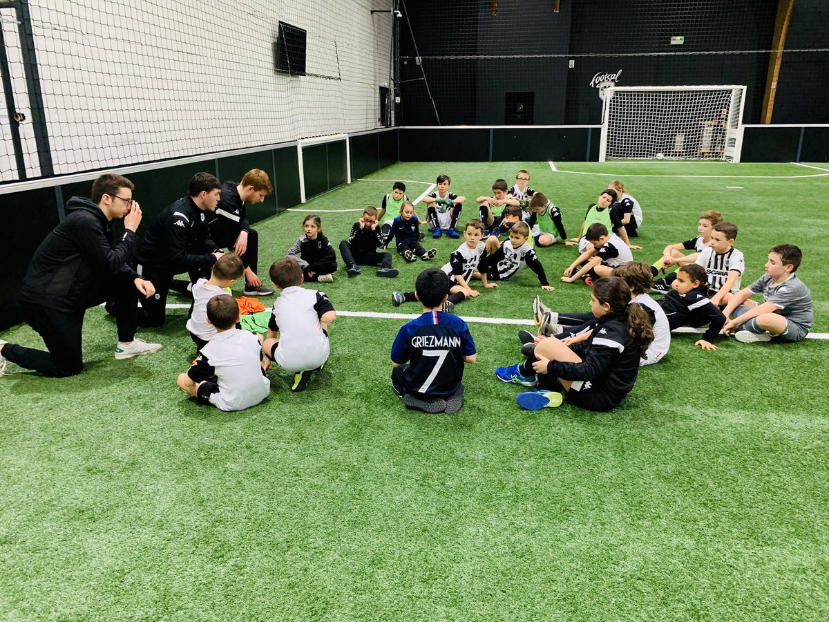 SCOFootsal's tweet photo. #StageAngersSCO #PleinLesYeux

Visite du stade 🏟 hier, matinée avec les joueurs aujourd’hui 🖊 et entraînement tous les jours... qui dit mieux 🤩 ?

#CommeDesPros #LaForceDuSCO

Il reste des places pour la semaine prochaine 👉👉👉 https://t.co/lh5bFOqo1e https://t.co/0Srqlb5eo6