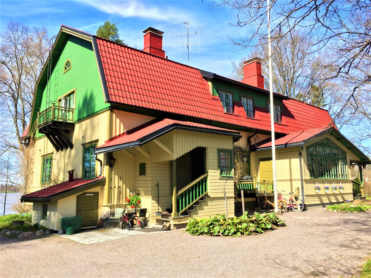 DiscoverFinland's tweet photo. Lake Tuusula is famed for having once been home to one of Finland’s most prestigious group of artists, and the homes they once lived in still dot the lakeside paths, providing visitors with a chance to step back in time to the Golden Age of Finnish Art: https://t.co/sPz8aTR67s https://t.co/T5hP4tieEj